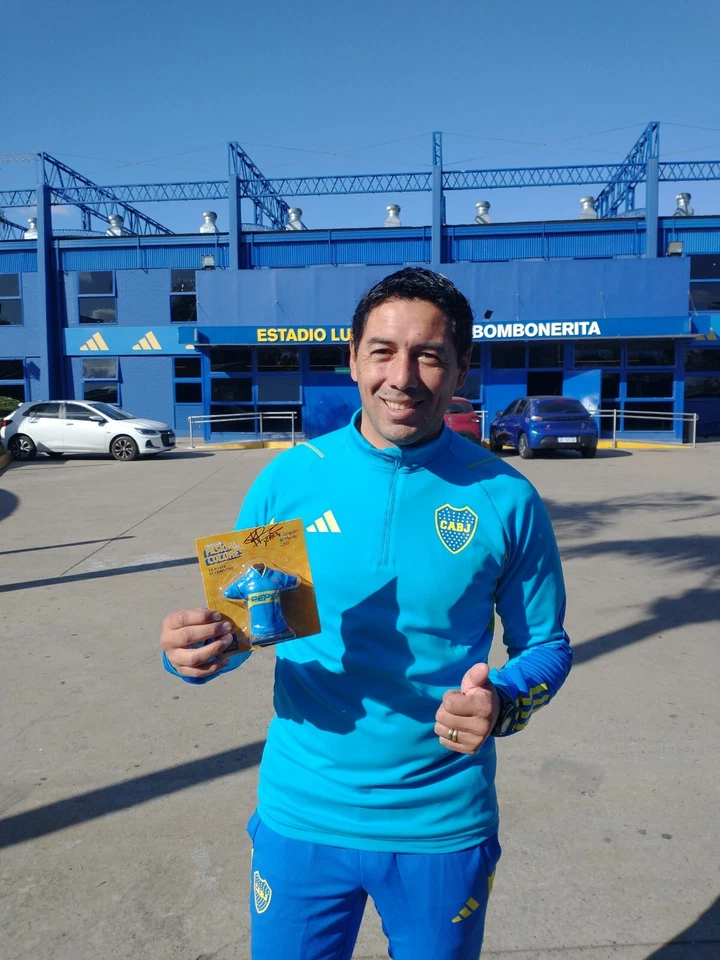 Mini camiseta de fútbol Boca juniors con firmas Riquelme Cascini Jerez Delgado Foto 3 de 3