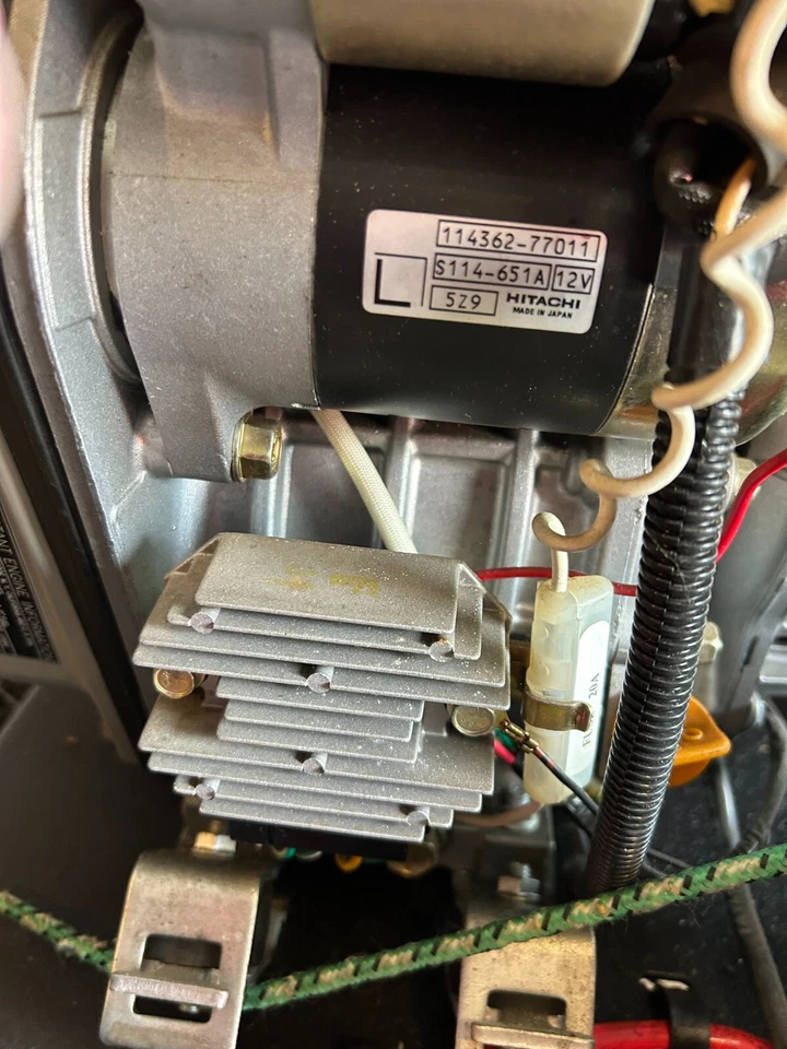 Generador portátil North Star Diesel 6500 solo 10,5 horas de uso con arranque eléctrico Foto 3 de 4