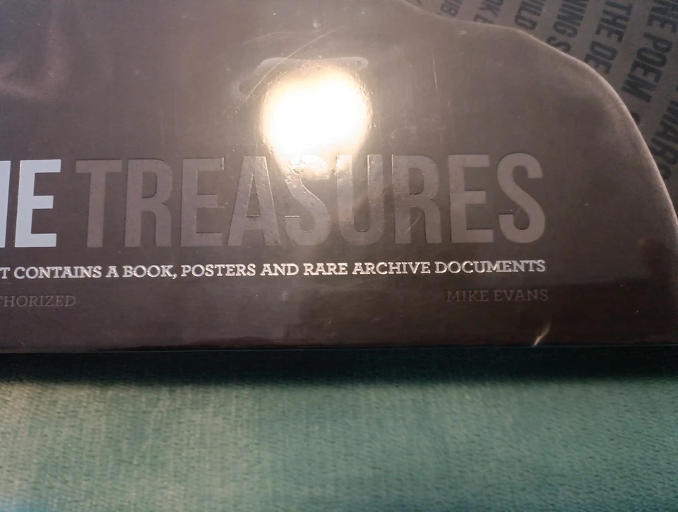 'Bowie Treasures' Collector BoxSet Book, Posters Documents & More New And Sealed - image 4 of 4