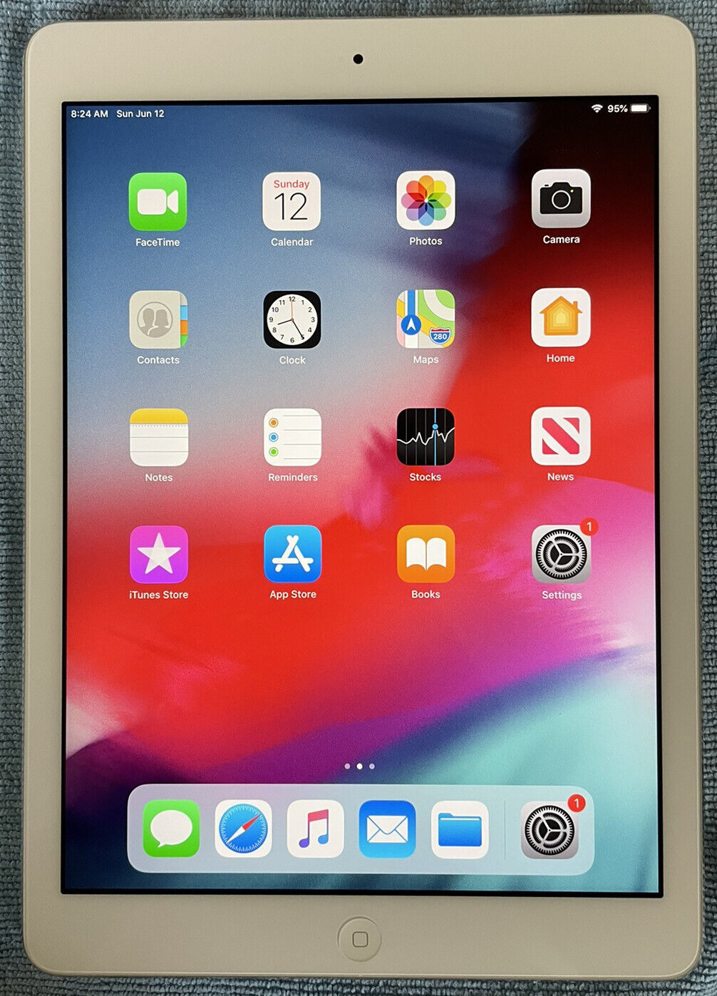 Apple iPad Air 1st Gen. 32GB, Wi-Fi, 9.7in - Silver for sale 
