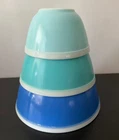 Set of 3 ~Vintage Pyrex Americana Blue Nesting / Mixing Bowls With White Rim