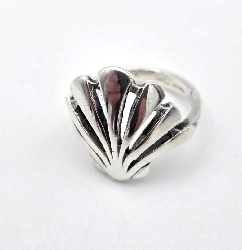 James Avery Retired Shell Ring for Tiny Finger! S… - image 1