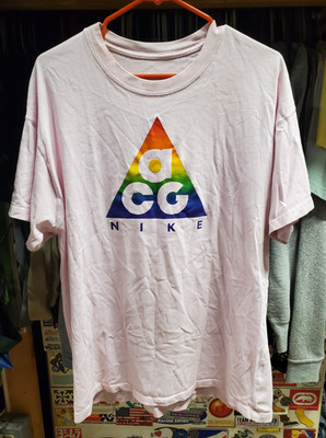 NIKE ACG '' BE TRUE '' Pink Loose Fit Rainbow Tee Shirt Size Large EUC