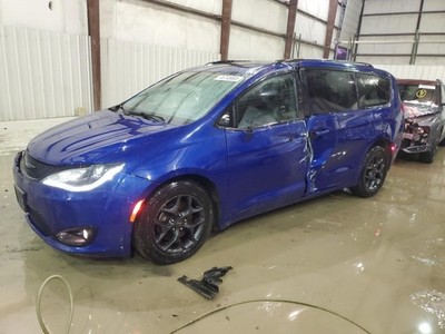 Used Front Center Infotainment Display fits: 2019 Chrysler Pacifica DVD player d