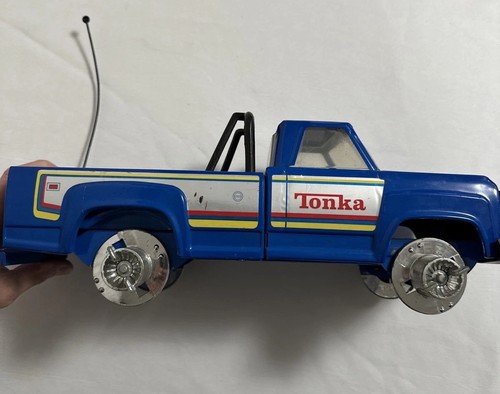 VTG 70-80s Blue Tonka Pick Up Truck w/ XR-101 Tires w/ Broken Bike & Jack - READ - Picture 2 of 24