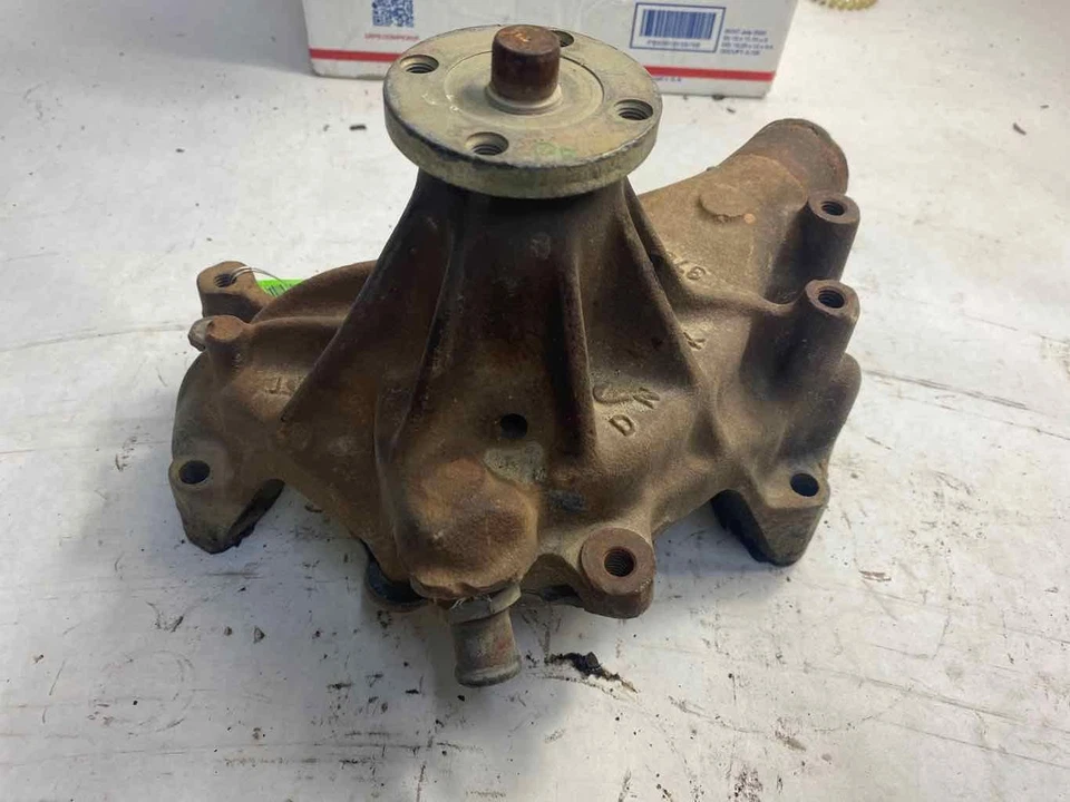 Bomba de refrigerante Chevy Pickup 10 1977 - 1987 Foto 2 de 3