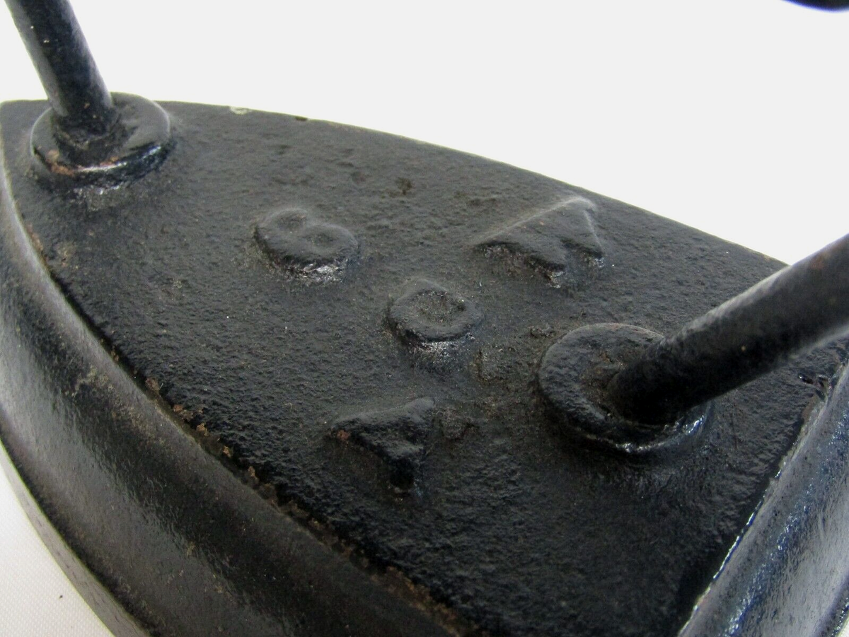 Antique Cast Iron ACW AC Williams 1880s Sad Flat Iron #6 Solid