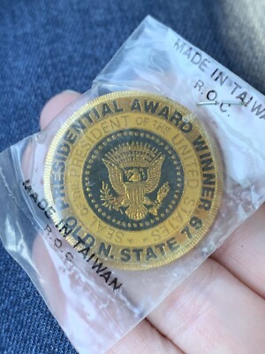 Vintage Presidential Award Old N. State Gold Tone Enamel Lapel Pin (GW10)
