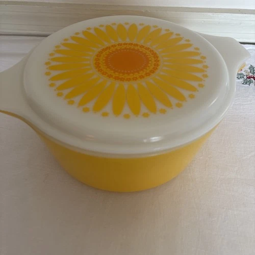 Vintage Pyrex 2.5 Qt Round Yellow Daisy Sunflower 475-B Casserole Dish W Lid