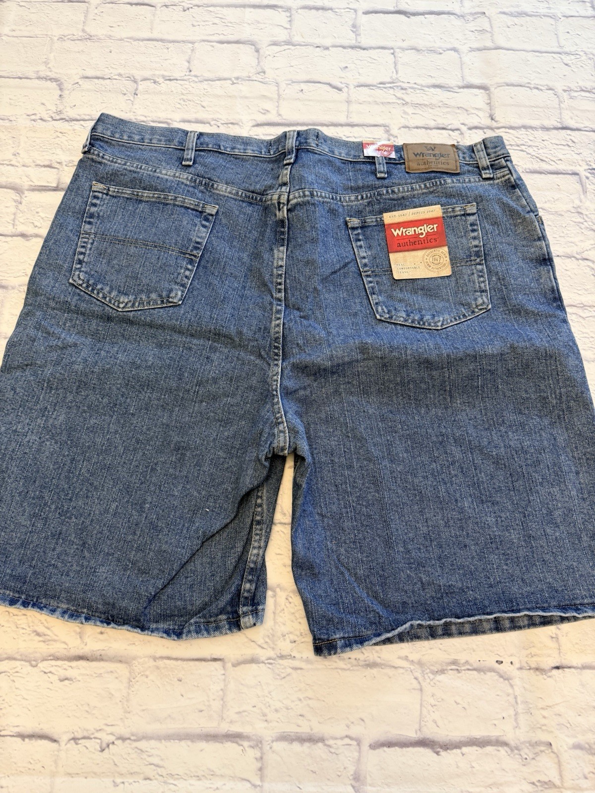 Wrangler Authentic Men’s Size 46 Denim Blue Jean 10” Inseam Shorts, NWT