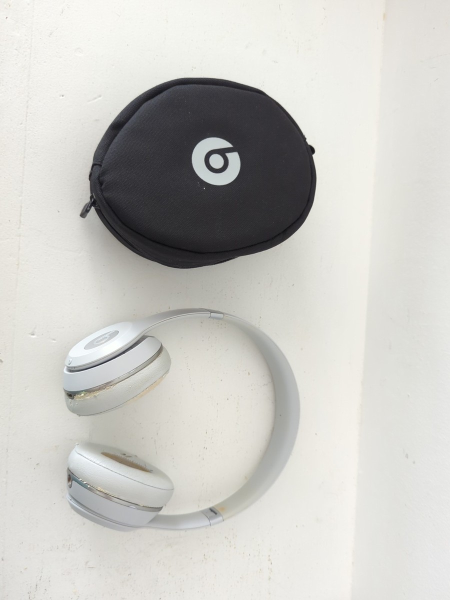 Beats Solo3 Wireless Over-Ear Bluetooth Headphones White See