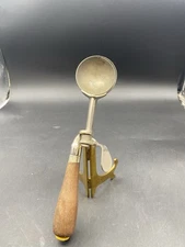 Indestructo NO. 4  Ice Cream Scoop Antique Works Vintage Patented July 3, 1928 ￼