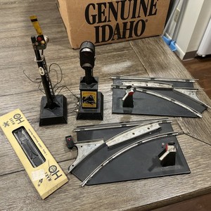 Lot Of 7 Marx Train Accessories added crossing since listed.