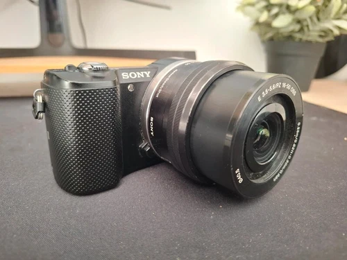 appareil photo numerique hybride Sony a5000 + Sony E 16-50mm f/3.5-5.6