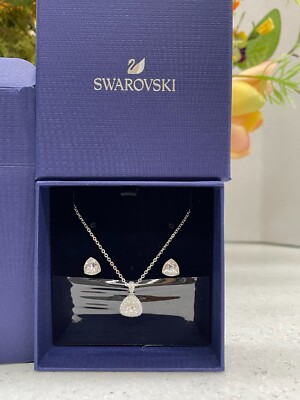 Swarovski Begin set Trilliant cut, White, Rhodium plated