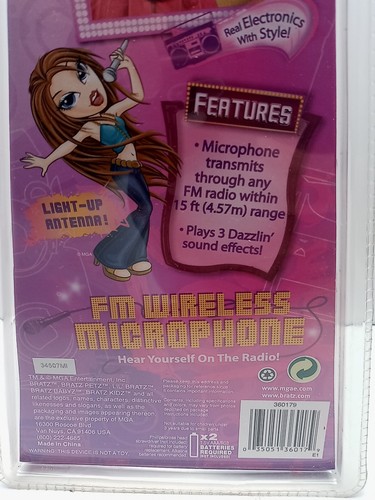 NEW SEALED Bratz Plugged In FM Wireless Microphone Lights Up PLAYS THROUGH RADIO - Picture 3 of 4
