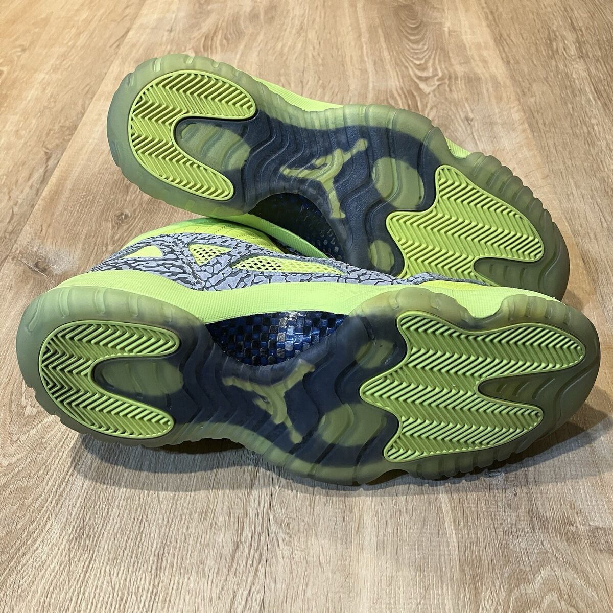 Nike Air Jordan 11 Retro Low IE Volt Neon CLEAN Green 919712 Nike Air Jordan 11 Retro Low IE Volt Neon CLEAN Green 919712