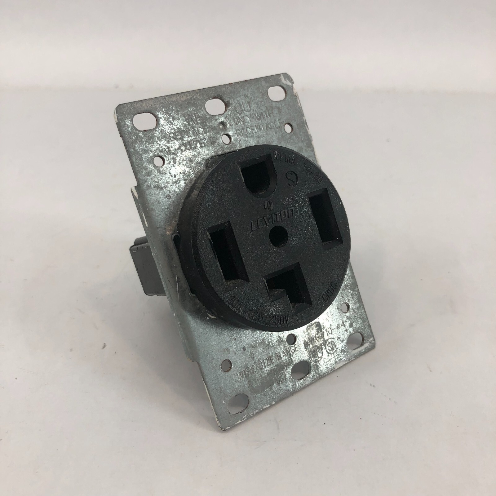 LEVITON 278 30A 250V 3P 4W NEMA 1430 FLUSH MOUNT DRYER OUTLET eBay