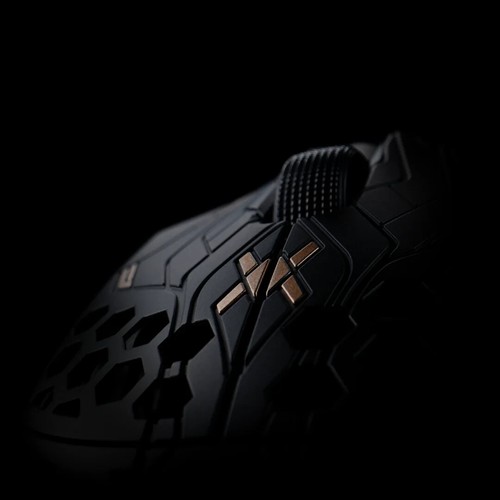 Finalmouse - UltralightX Guardian, Cheetah (S) Brand New and sealed - Picture 3 of 6
