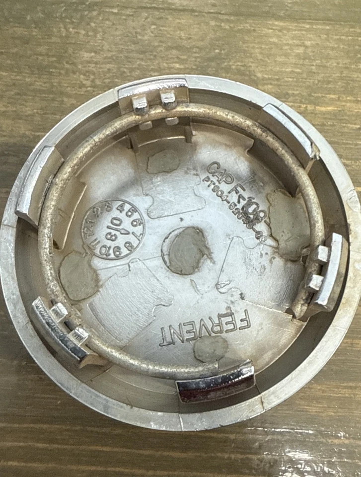 04 05 06 Scion XA OEM Center Hub Cap 69487 capF-109-1 PT904-52040-CC - Image 2 of 4