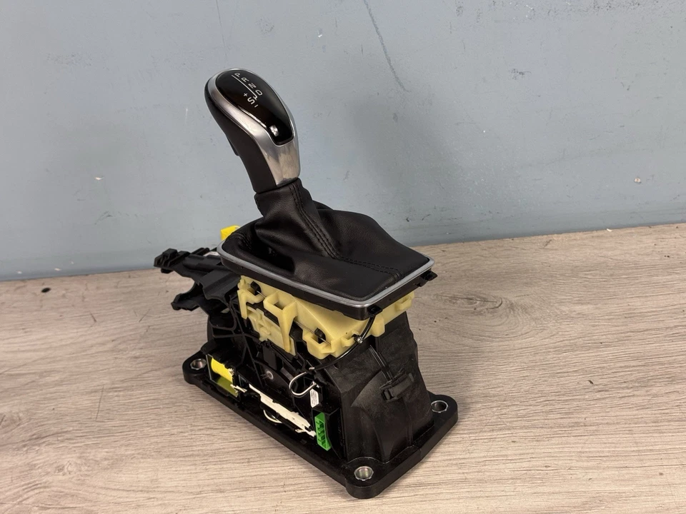 VOLVO V40 2015 AUTO GEAR STICK SELECTOR/D4/ 8 Speed Automatic/Shifter/31367680 - Image 2 of 4