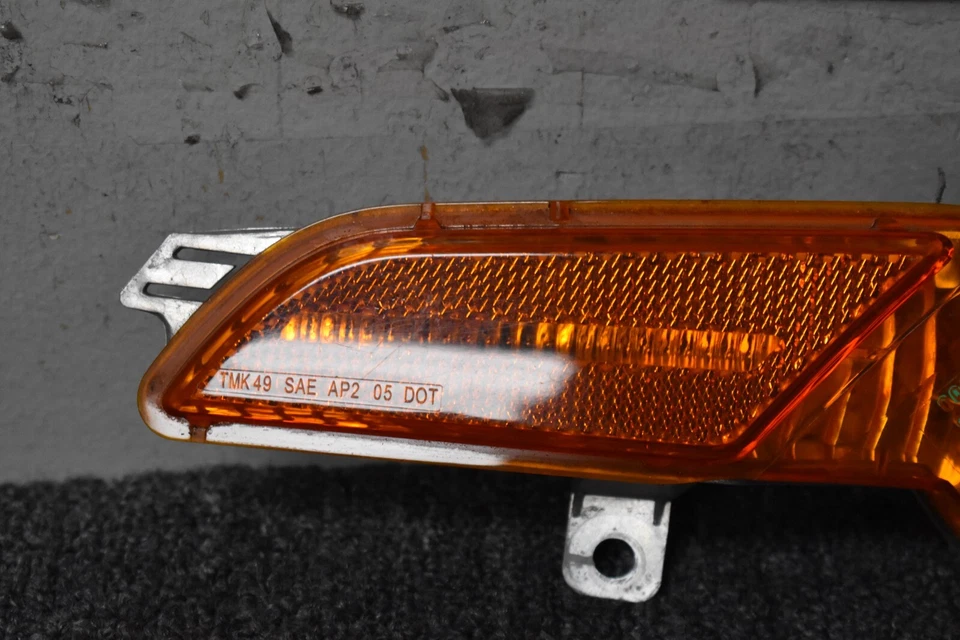 Porsche Cayenne GTS 2008 señal delantera izquierda OEM de fábrica Foto 2 de 4