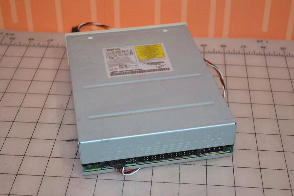 656A-602, U-A35AF-56AI ACER / BENQ 52X CDROM DRIVE White BEZEL - Image 3 of 4