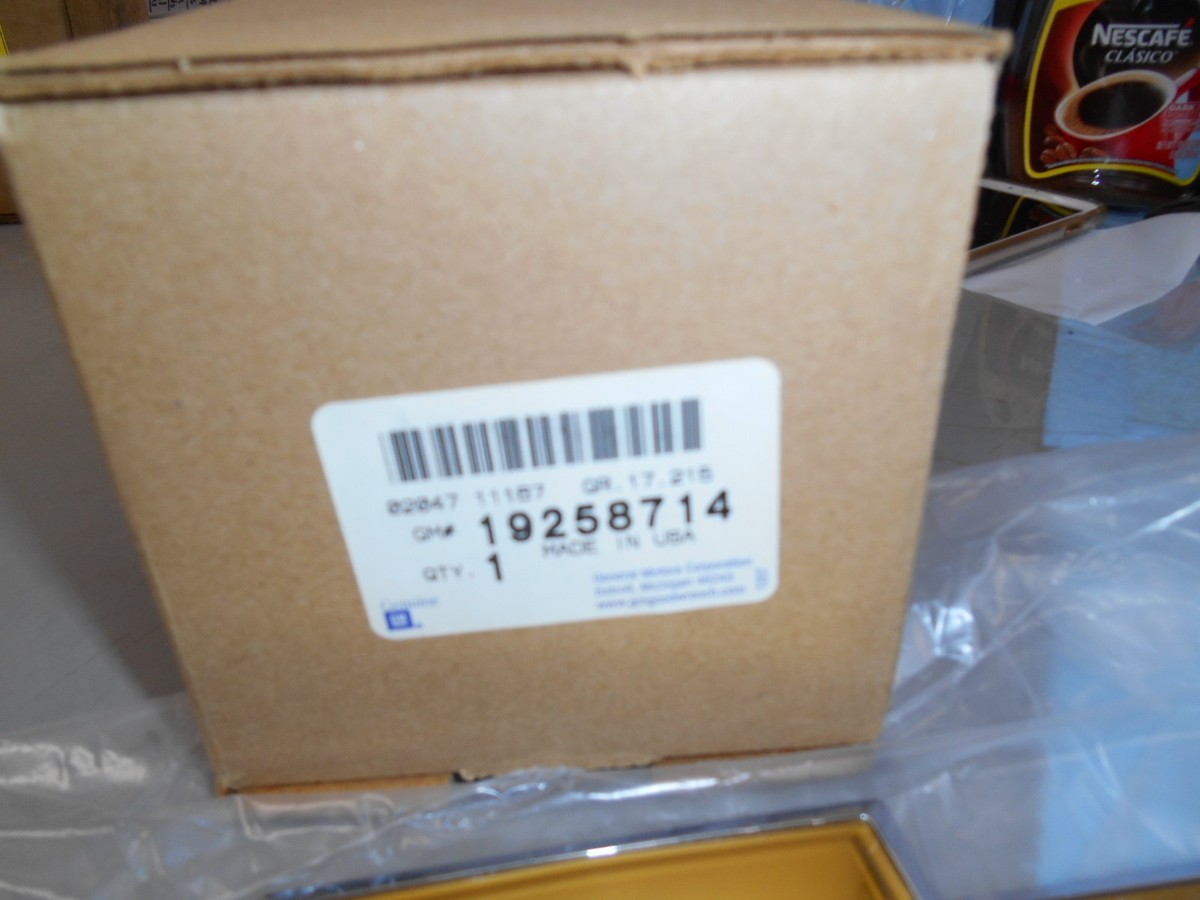 GM OEM Bed FenderEmblem Badge Nameplate Chevrolet Silverado 1500 