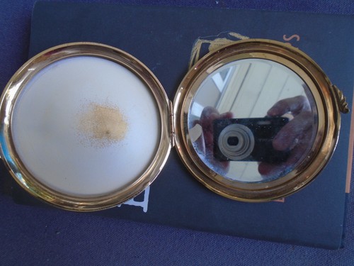VINTAGE GUCCI COBALT BLUE COMPACT MIRROR W/ BOX PURSE ACCESSORY GOLD TONE - Picture 9 of 10