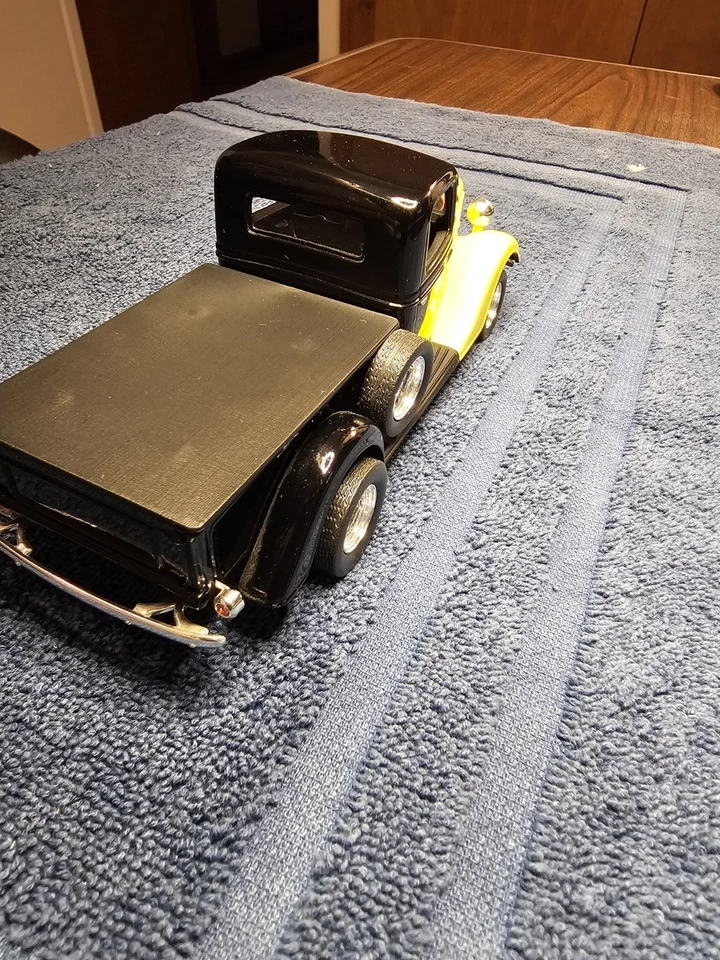 1937 Ford Pickup Model Car 1/24th Scale - Image 4 of 4