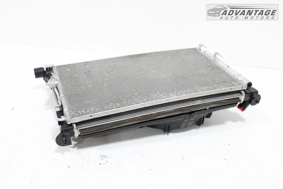 2017-2022 KIA SPORTAGE AWD 2.4L ENGINE MOTOR COOLANT COOLING RADIATOR & FAN OEM - Image 4 of 4