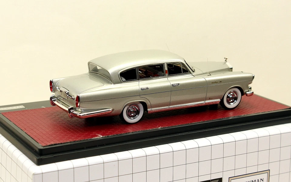 1:43 Matrix MXLM03-1705 Rolls Royce Silver Wraith LWB Vignale 1954 silver - Image 3 of 4