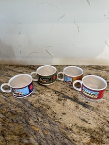 Set of 4 vintage Nabisco Cracker soup mugs featuring different cracker brands.
