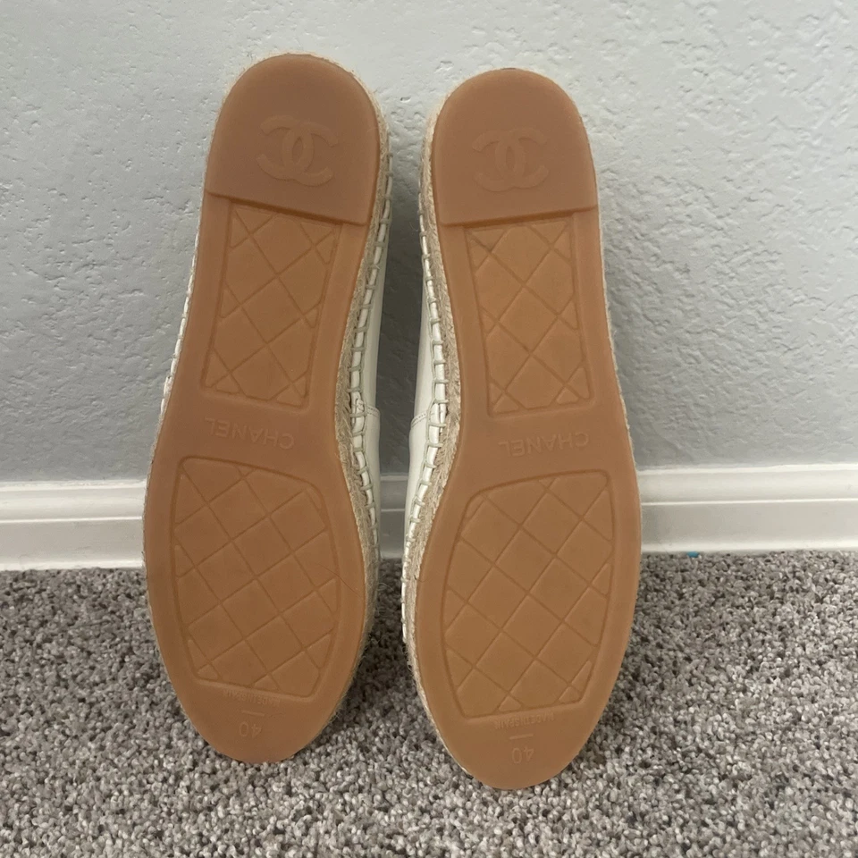 Sapatos Chanel ESPADRILLES branco e preto tamanho 40 - Imagem 3 de 4