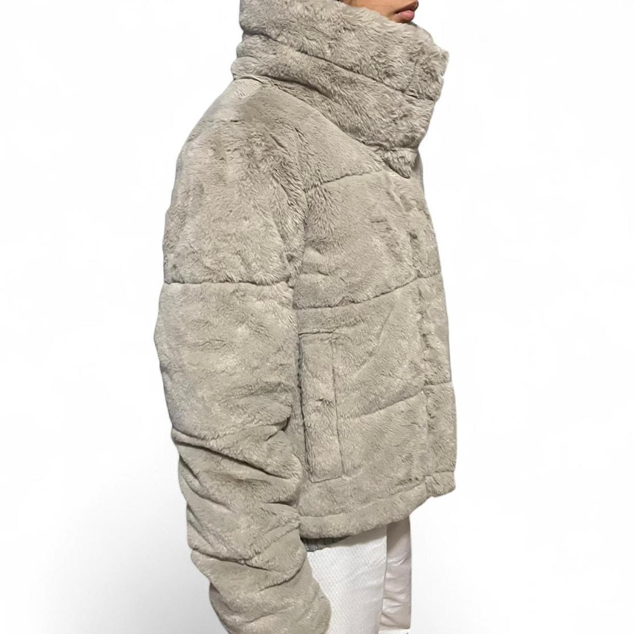 Abercrombie & Fitch Mini Puffer Faux Fur Jacket Size Small Taupe Beige Cute