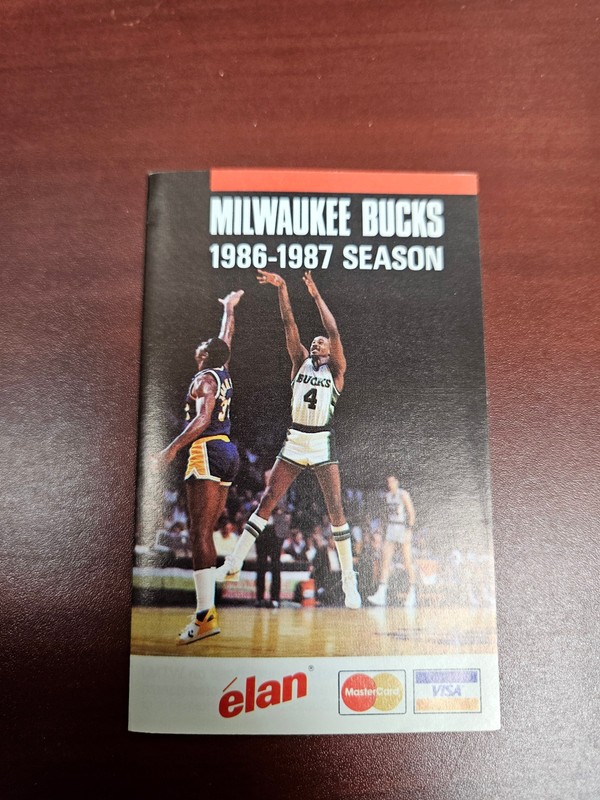ES25 Milwaukee Bucks 1986/87 NBA Basketball Pocket Schedule - Elan/MasterCard