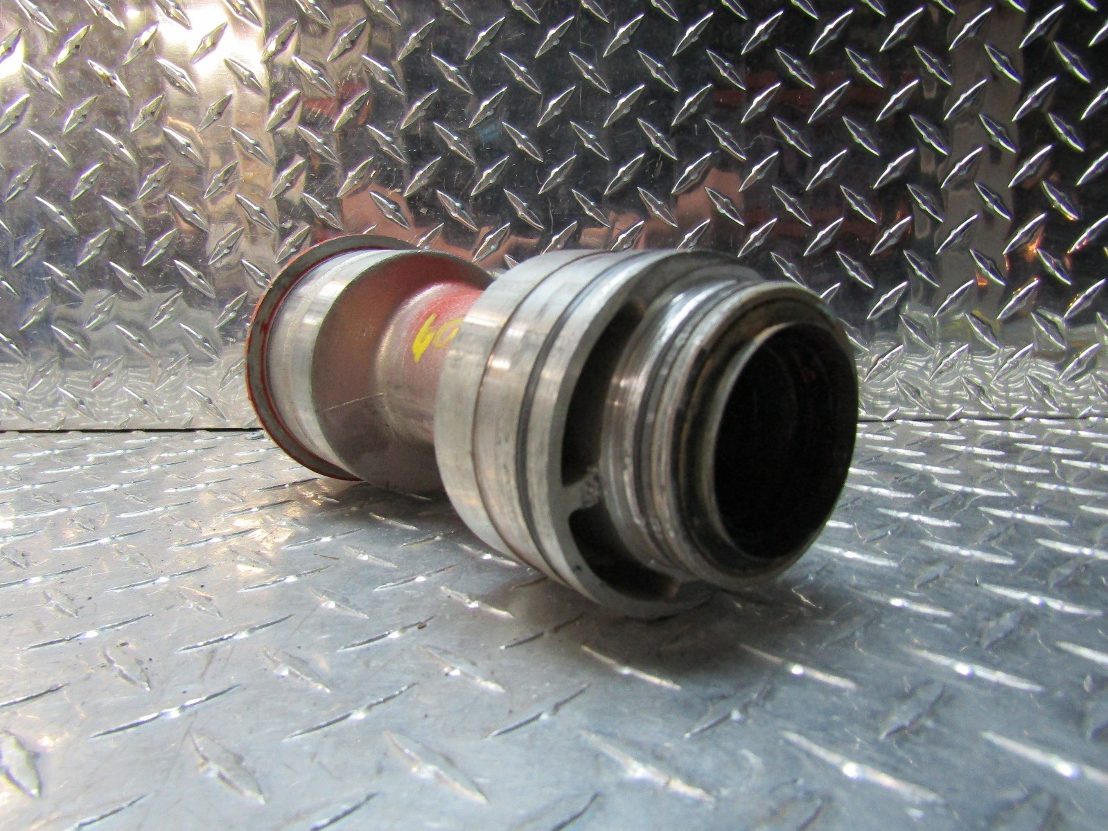 0611 YAMAHA RAPTOR 700 YFM 700 REAR AXLE BEARING CARRIER HUB ASSY GOOD