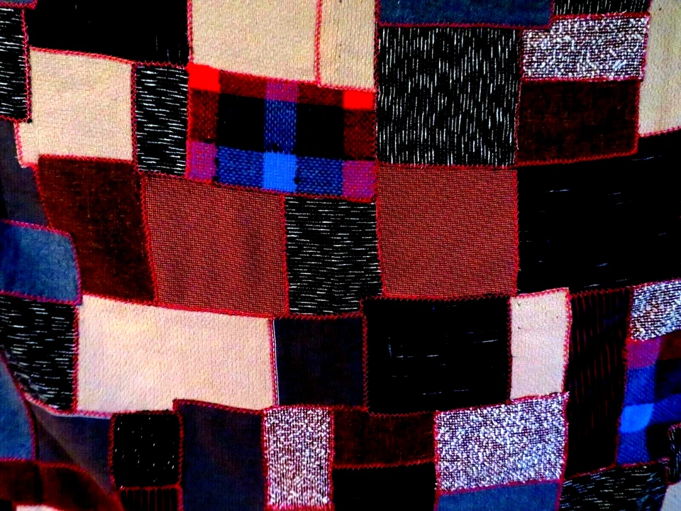 Edredón vintage retazos hecho a mano cosido a mano cosido 67" x 42" cálido Foto 2 de 4