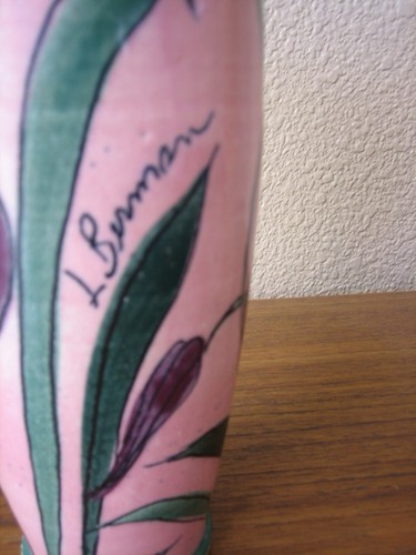 Jarrón L Berman Vintage Firmado por Potter Rosa/Púrpura/Verde 10"" de Alto Forma Perfecta - Imagen 5 de 10