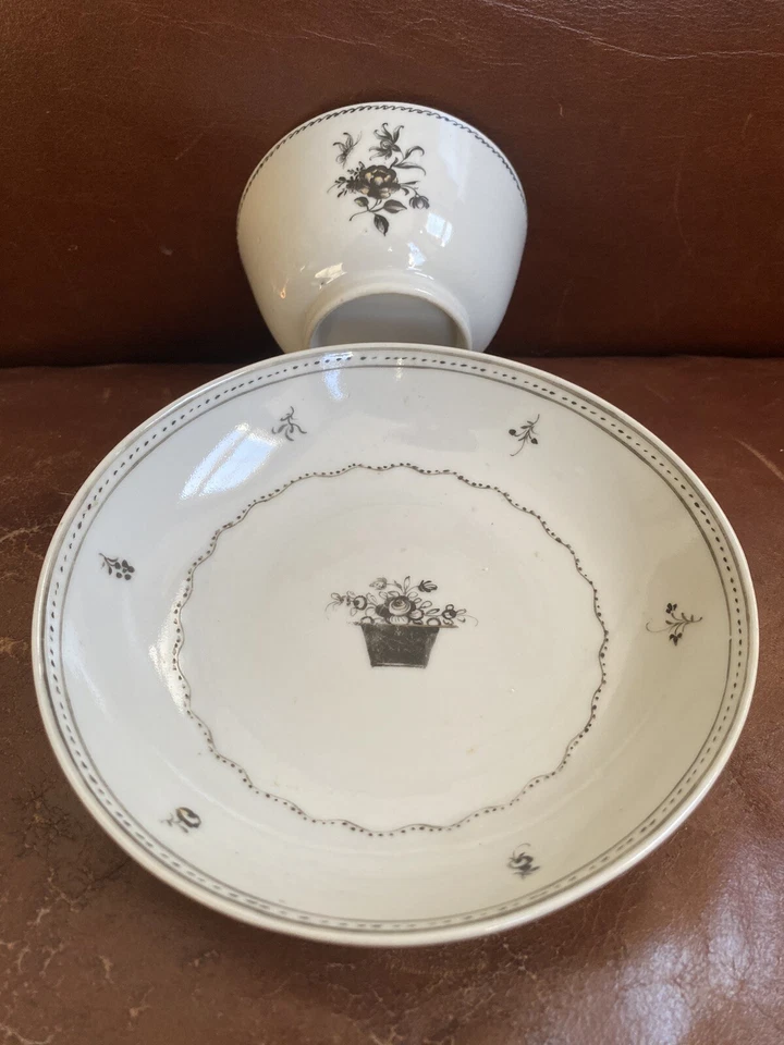 Antiguo juego de tazas de té de porcelana de exportación china plato platillo siglo XVIII o XIX Foto 3 de 4