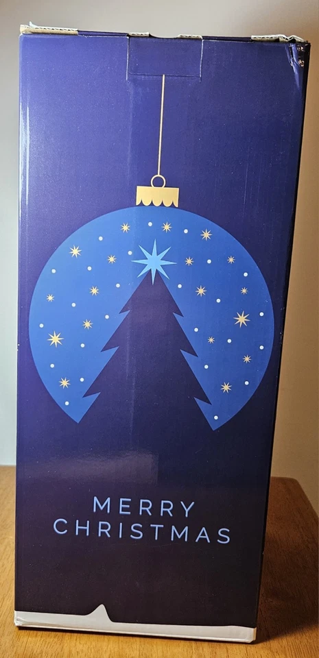 Christmas Bedspread And Pillowcases for Full Or Queen Size Bed. Brand New - Image 4 of 4