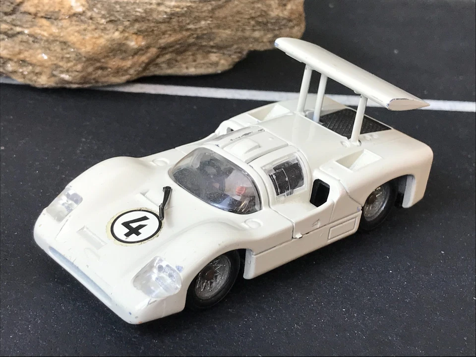 RARE! Solido France 1:43 Diecast WHITE #4 CHAPARRAL 2F 2 F No 169 5/68 w/ DRIVER - Image 4 of 4