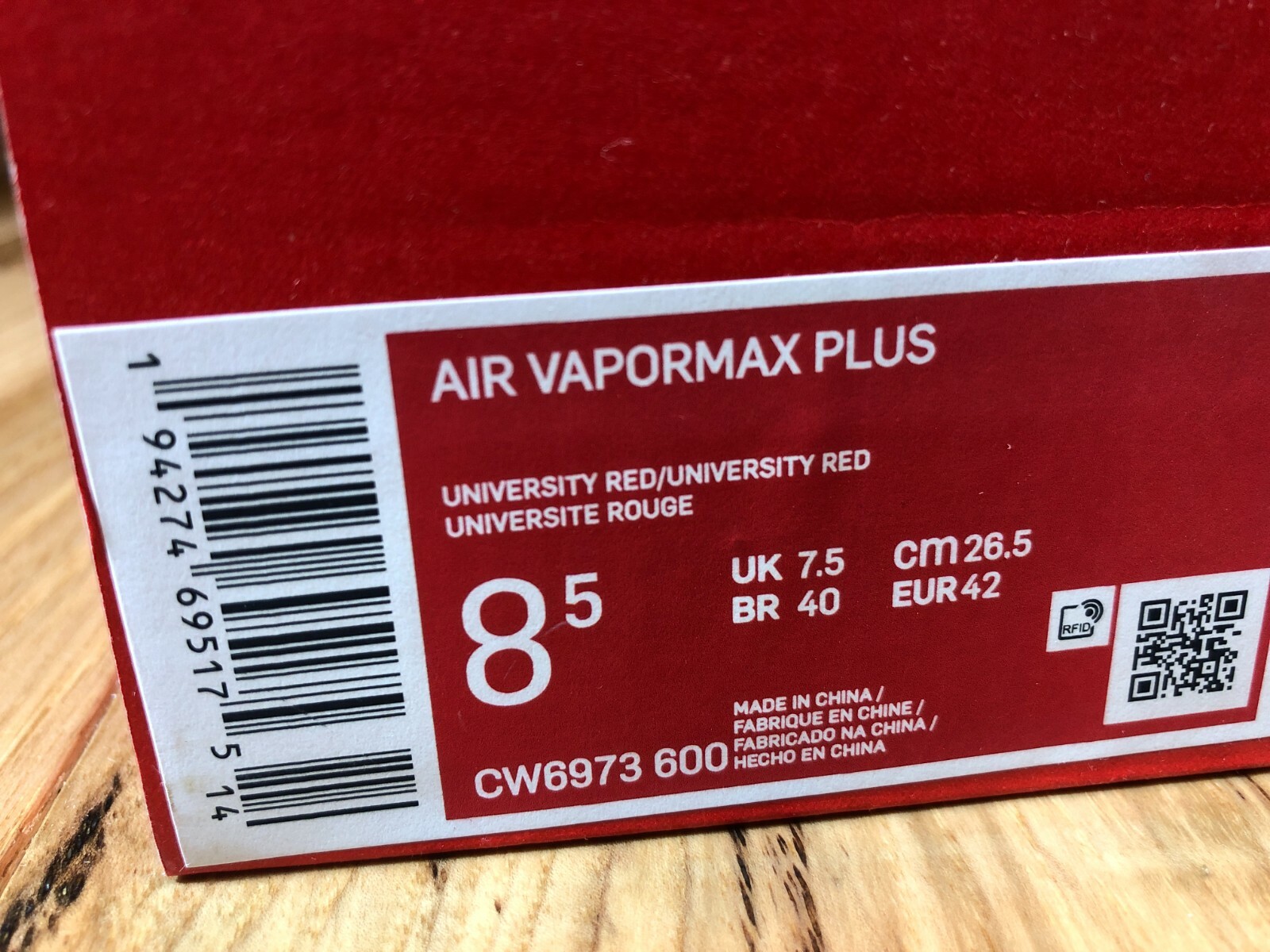 air vapormax plus white and red