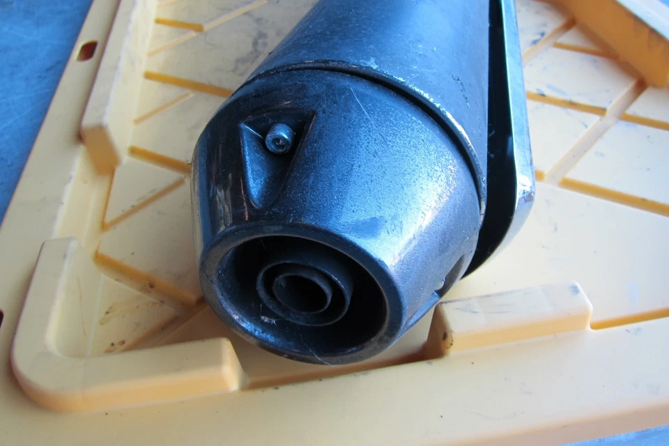 13 14 15 SUZUKI GW250 SILENCIADOR DIREITO TUBO DE ESCAPE ESCUDO - Imagem 3 de 4