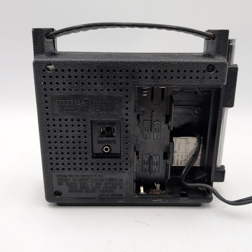 Vintage General Electric 2-Way Solid State Transistor AM/FM Radio Model 7-2810H - Picture 5 of 8