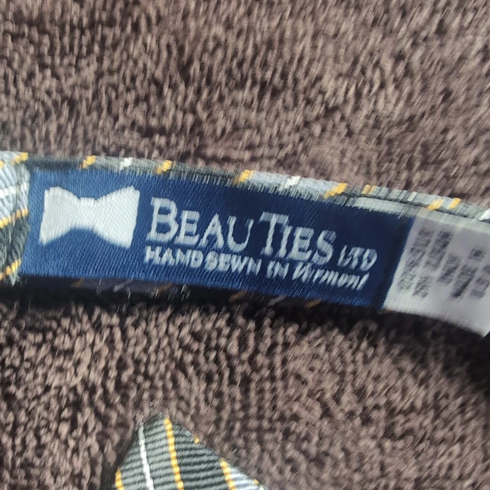 Gravata borboleta Beau Ties Ltd 100% seda costurada à mão em Vermont EUA preta, listrada dourada - Imagem 3 de 4