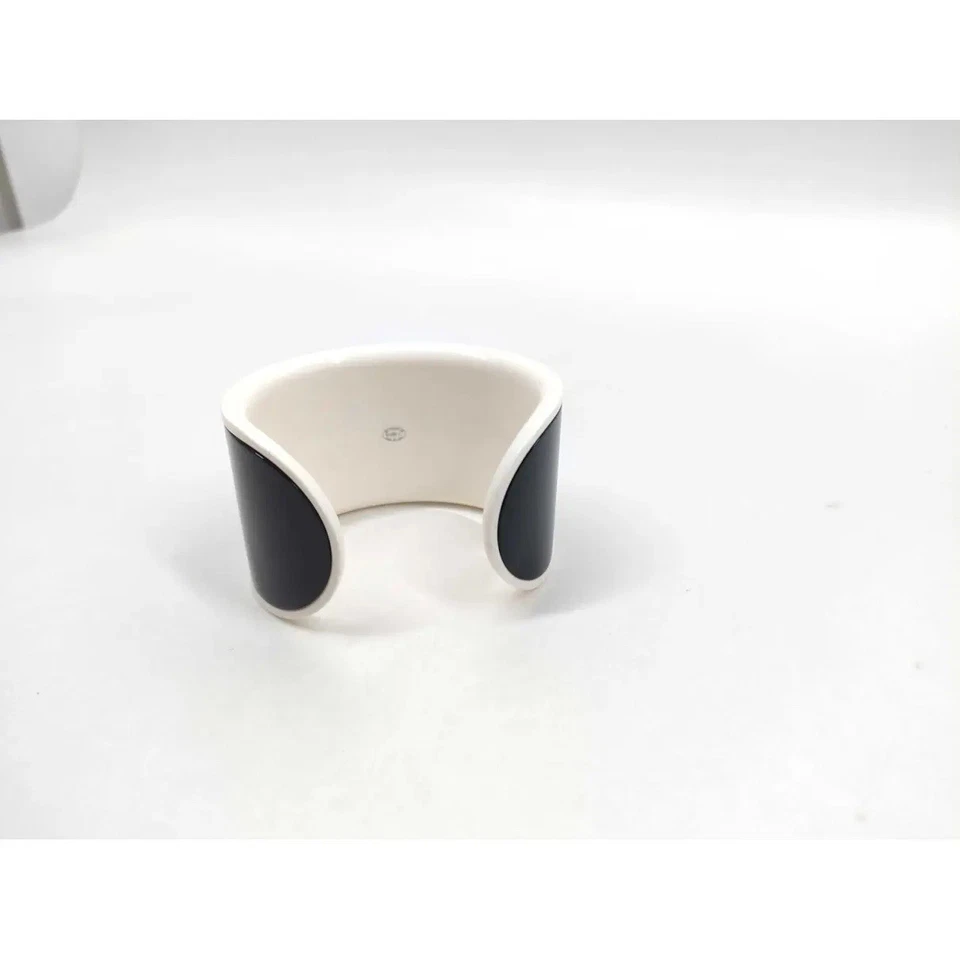 NEW CHANEL BLACK OUTSIDE & WHITE INSIDE CC LUCITE SPORTY CUFF BRACELET WITH BOX - Image 3 of 4