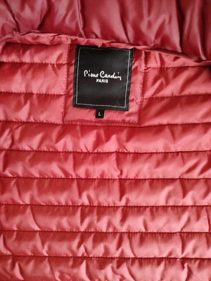 Doudoune Sans Manche. Taille L. Pierre Cardin. Bordeaux. Très Bon État. - Photo 3/4
