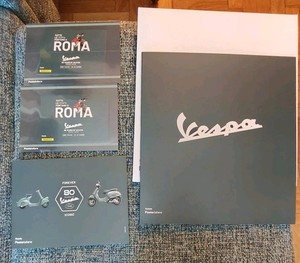 Folder Vespa 80 Anni Di Un'icona Poste Filatelia