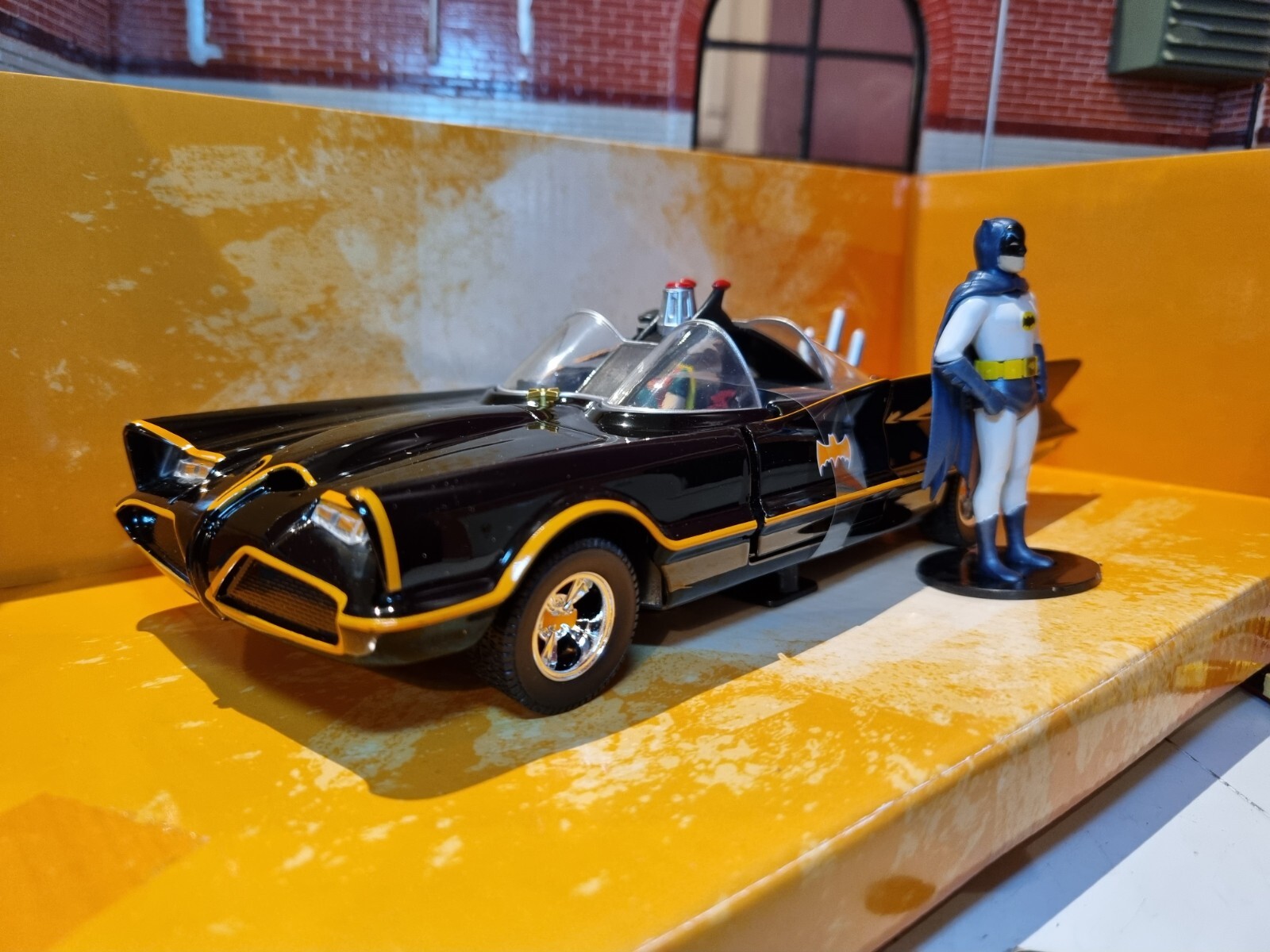 Batmobile With Batman Figure 1966 DC Comics TV Series 1:24 Scale Model Diecast
